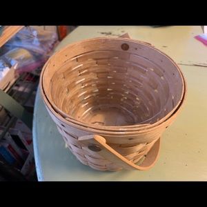 Small round basket